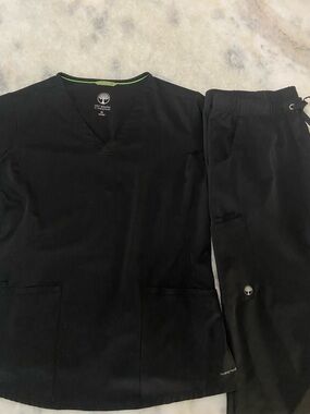 HEALING HANDS HH WORKS BLACK SCRUB SET TOP XL & BOTTOMS LARGE . Excellent cond